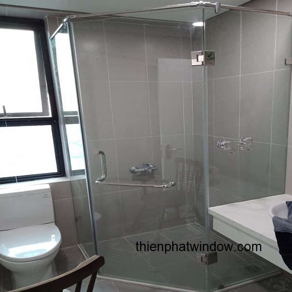 Phòng tắm kính: Phòng tắm kính không chỉ là nơi để tắm, mà còn là một trong những khu vực quan trọng trong căn nhà của bạn. Nếu bạn đang tìm kiếm ý tưởng thiết kế phòng tắm, một bức ảnh về phòng tắm kính sẽ giúp bạn lấy cảm hứng và tìm thấy phòng tắm hoàn hảo cho gia đình của mình.